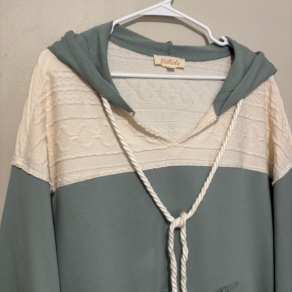 Listicle Pullover Hooded Long Sleeve Shirt Size Medium - Picture 8 of 10